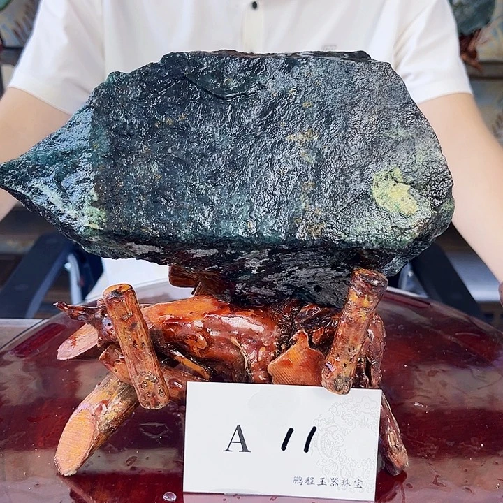未镶嵌蛇纹石玉原料