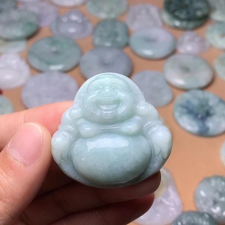 翡翠未镶嵌颈饰佛