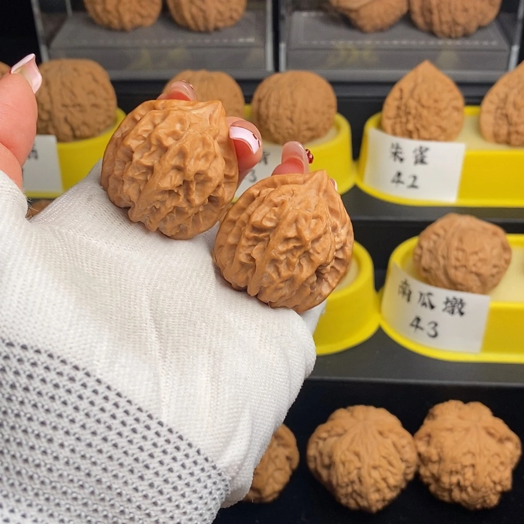 文玩核桃吊坠曹大龙