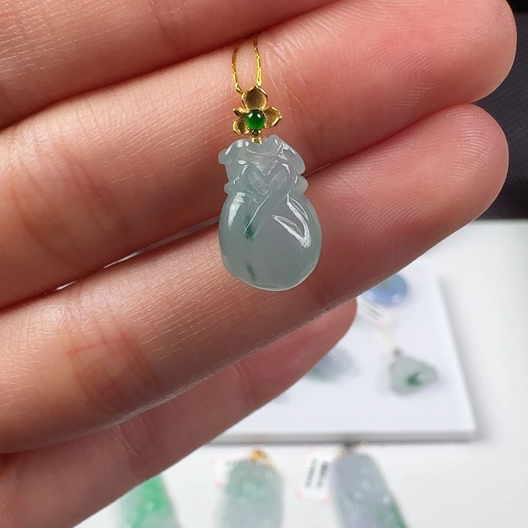 翡翠18K金镶嵌颈饰