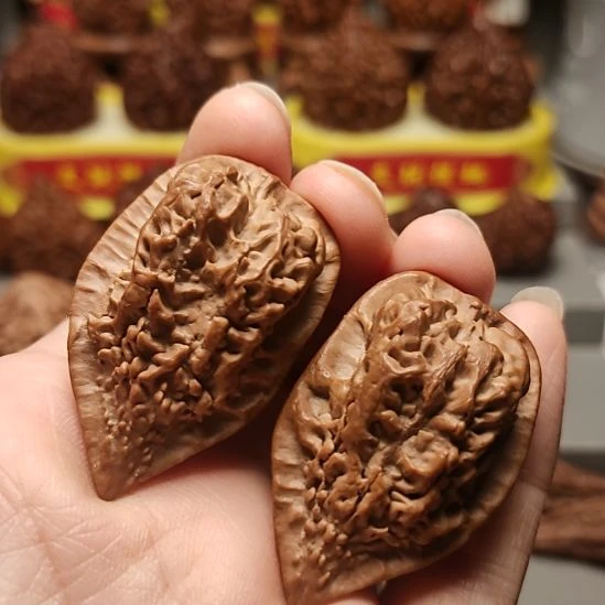 …***…文玩核桃吊坠绣花鞋3