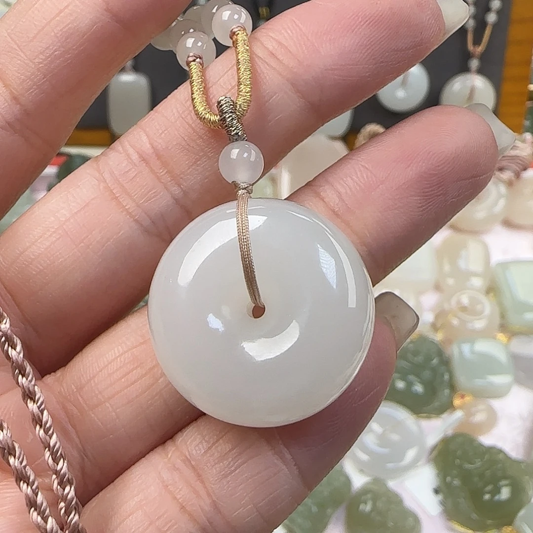 垚***。和田玉未镶嵌颈饰