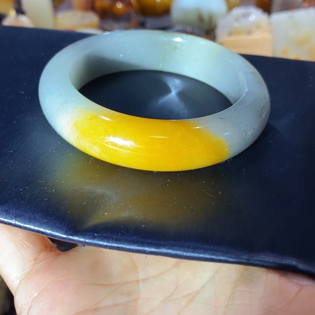 石英质玉（黄龙玉）颈饰未镶嵌