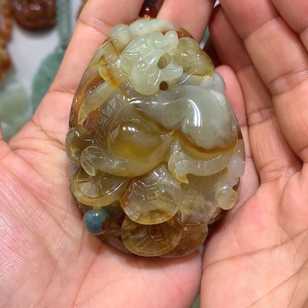月***城未镶嵌蛇纹石玉颈饰