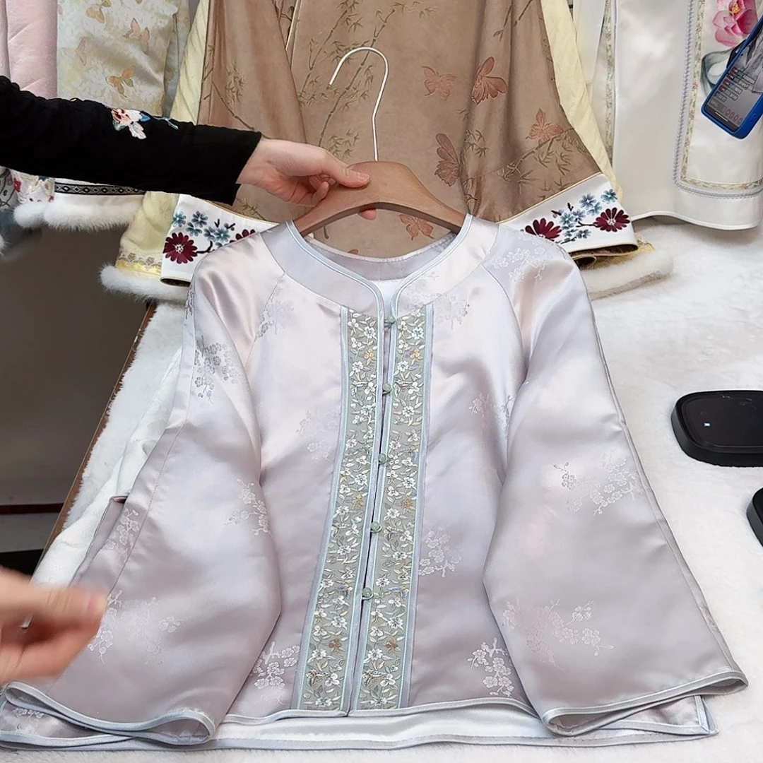 刺绣真丝银灰色 上衣