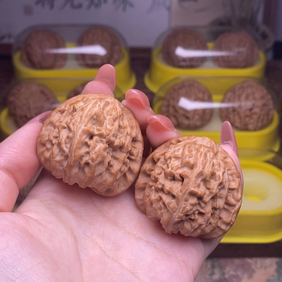 文玩核桃把件曲*。全品40三角白狮子头1950