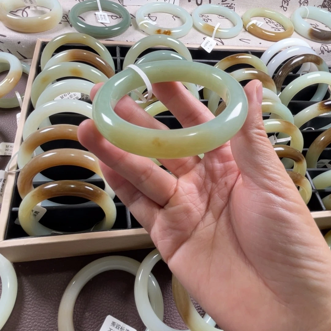 和田玉未镶嵌手镯