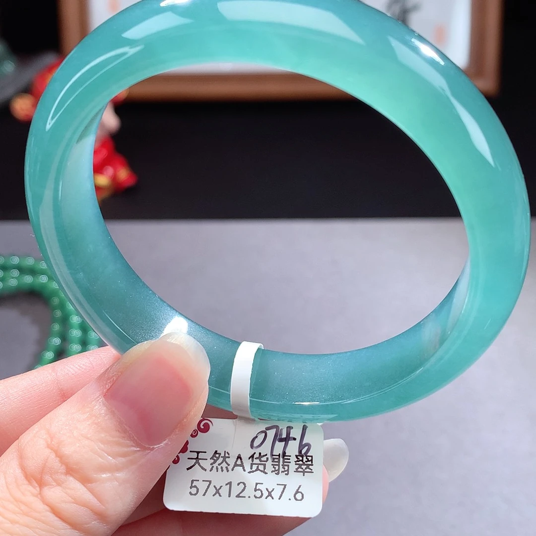 未镶嵌手镯（圆镯）翡翠