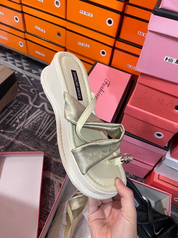 库存鞋，有瑕疵！中国风修面胶粘胶粘鞋浅口人字拖百搭沙滩