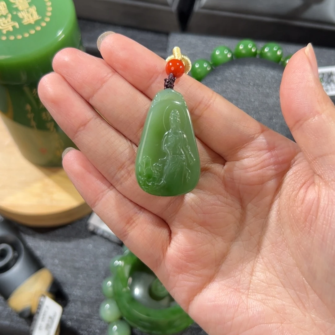 颈饰未镶嵌和田玉（碧玉）