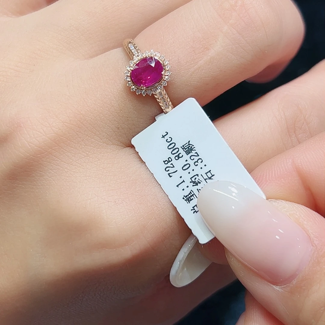 红宝石戒指18K金镶嵌
