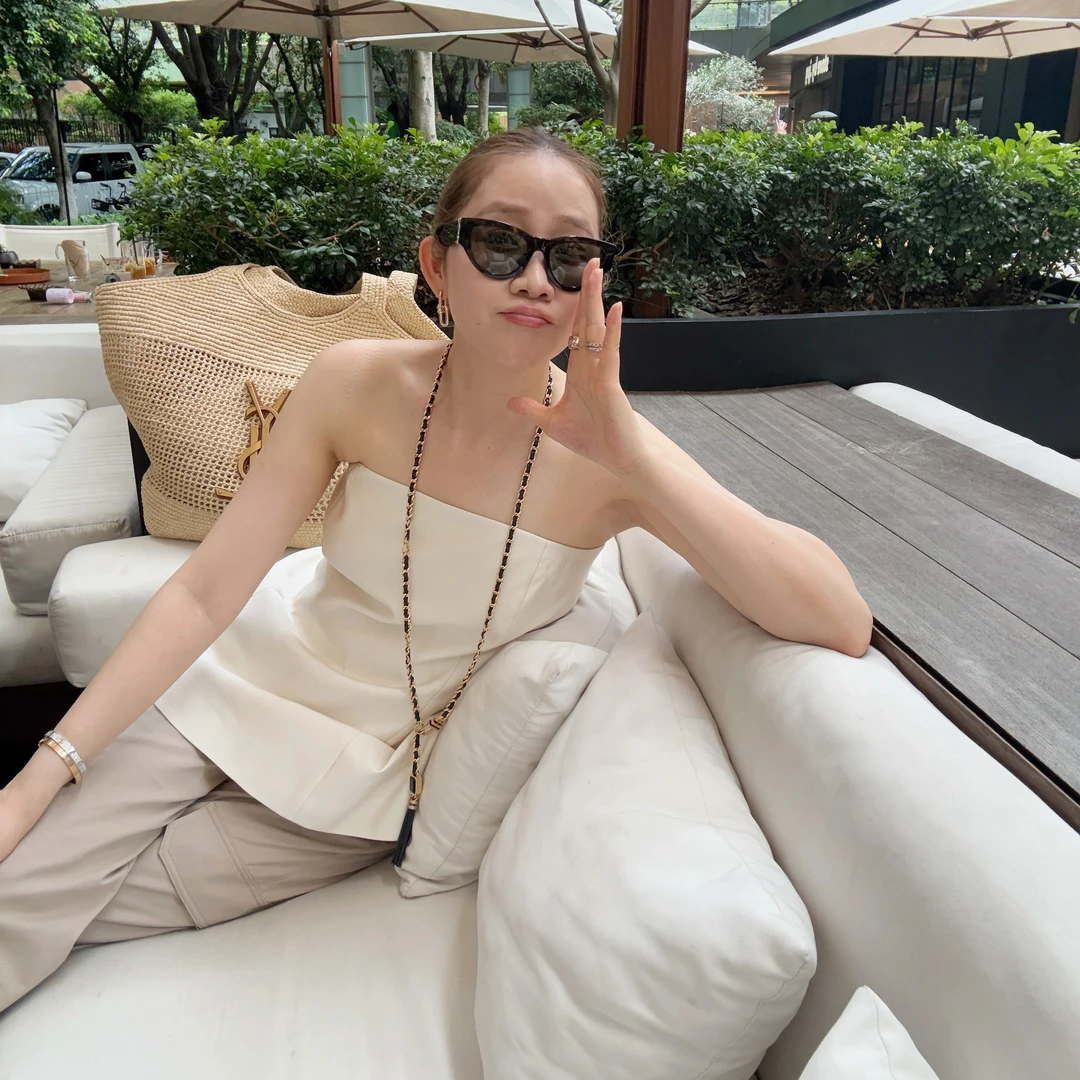 widelia陈魅儿2025春夏新款 高级感抹胸百搭露肩无袖上衣女522525