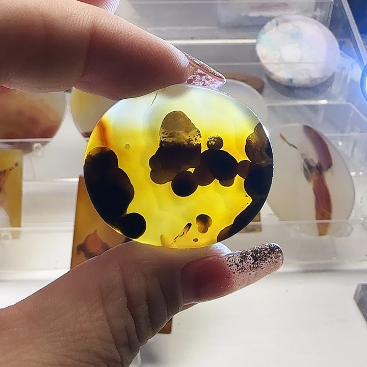 玛瑙/玉髓未镶嵌珠宝奇石