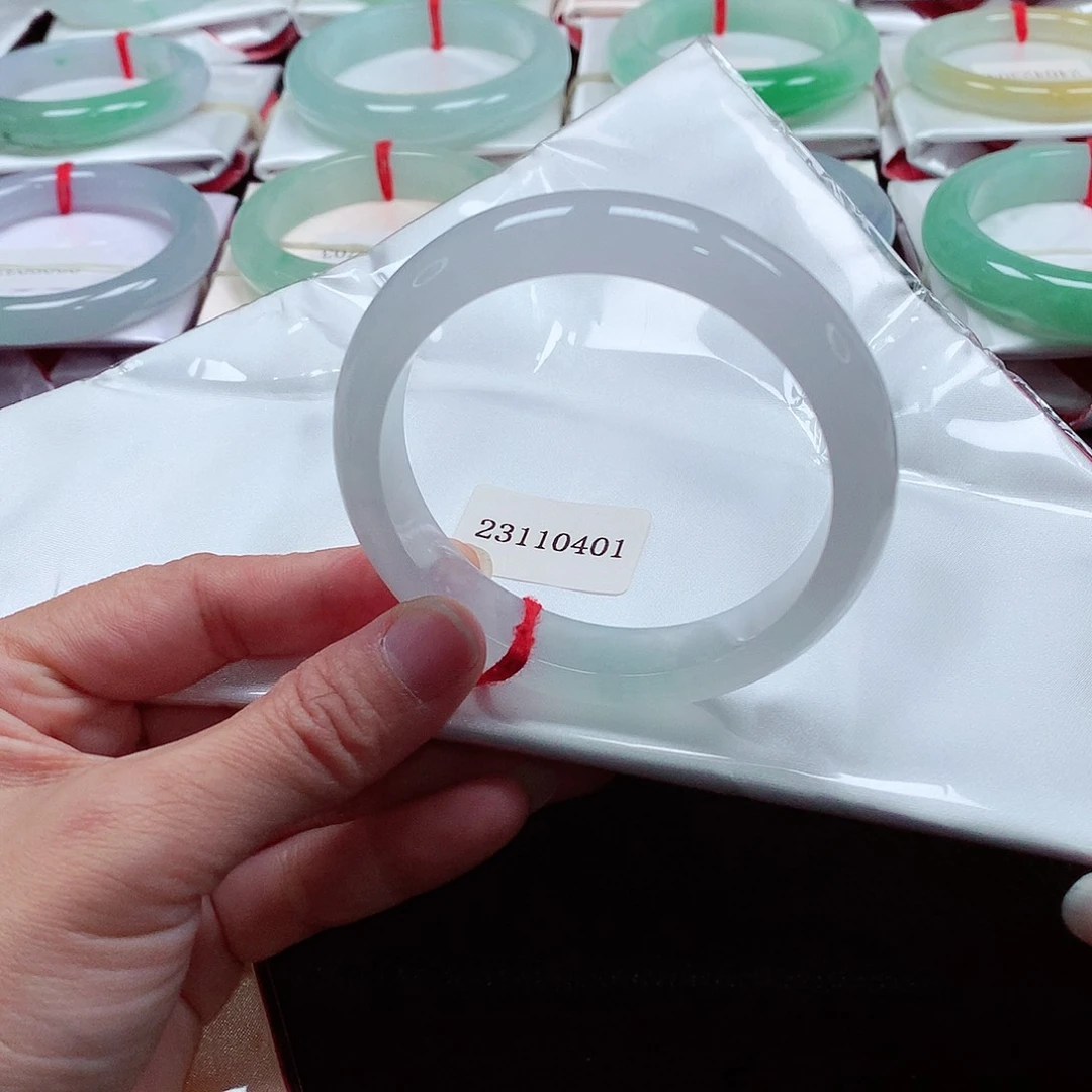 翡翠手镯未镶嵌天然A货翡翠手镯