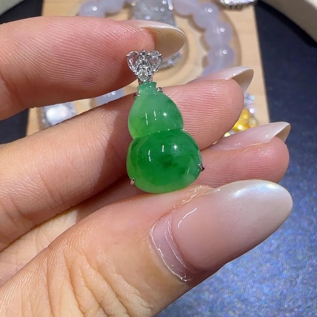 翡翠18K金镶嵌颈饰精品