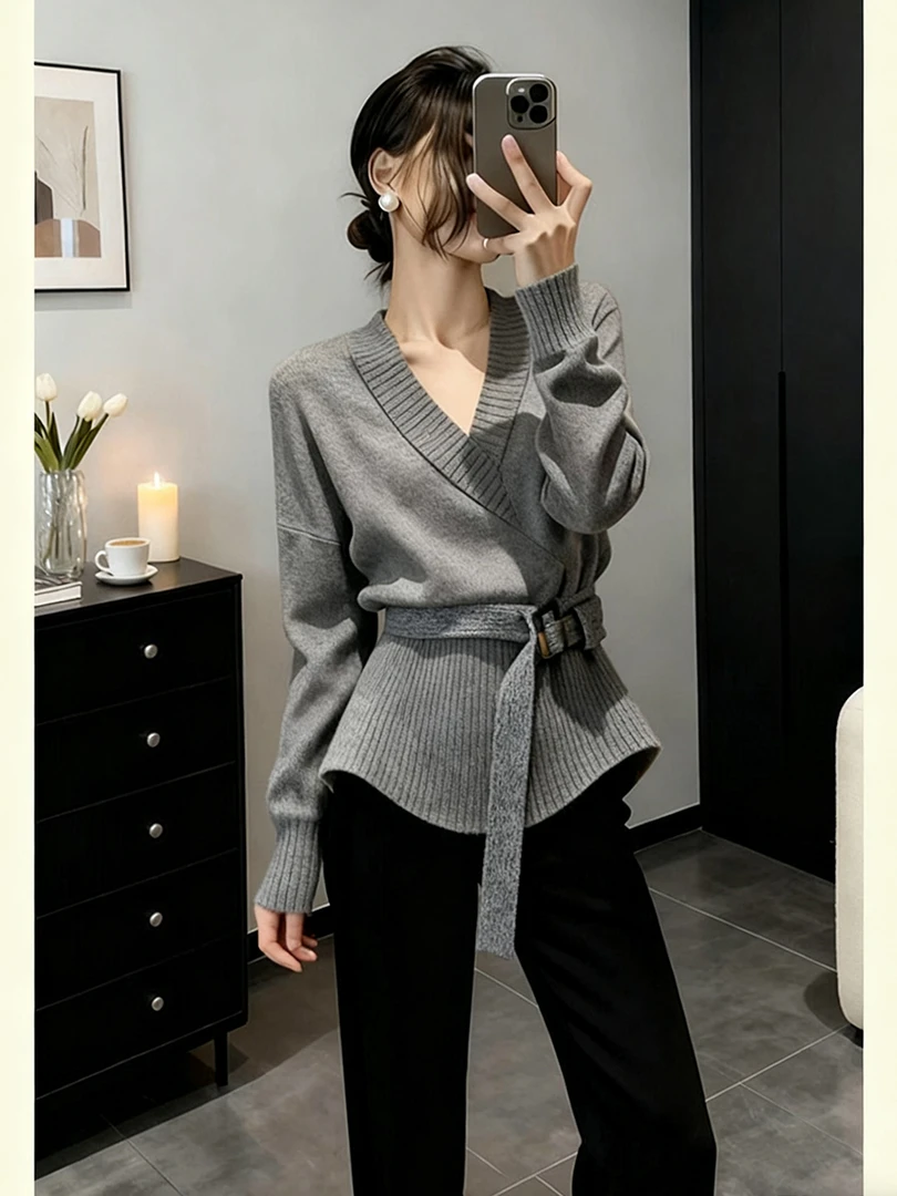 慵懒高级感系带V领灰色毛衣女款2025新款冬季超好看针织厚款上衣