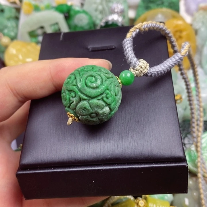 翡翠未镶嵌吊坠(赠链)