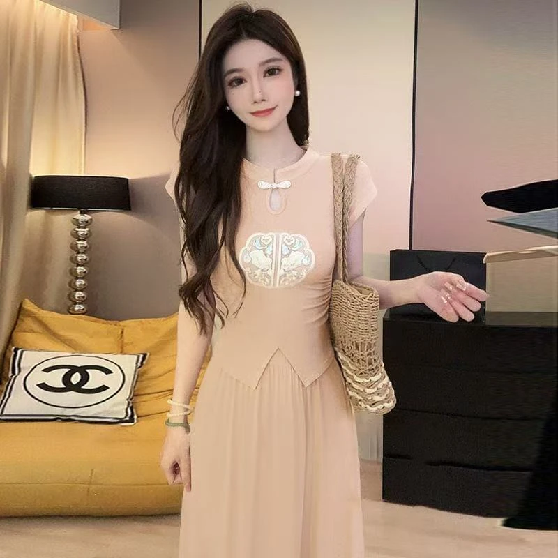 刺绣款两件套连衣裙女