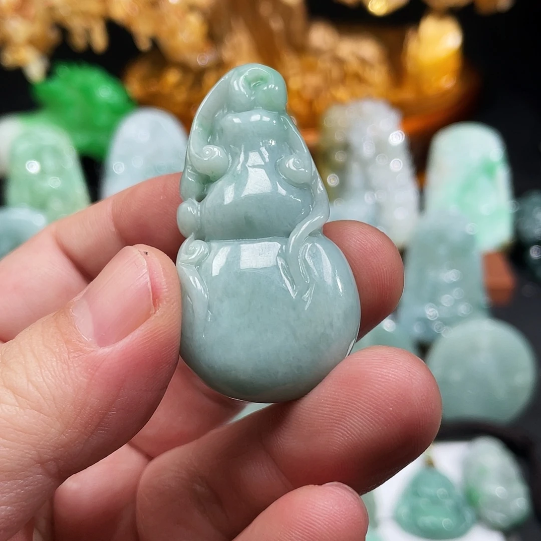 翡翠未镶嵌颈饰葫芦