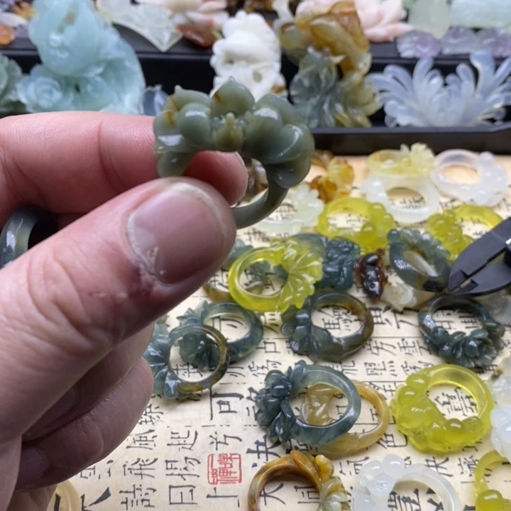 琪***若蛇纹石玉合金颈饰