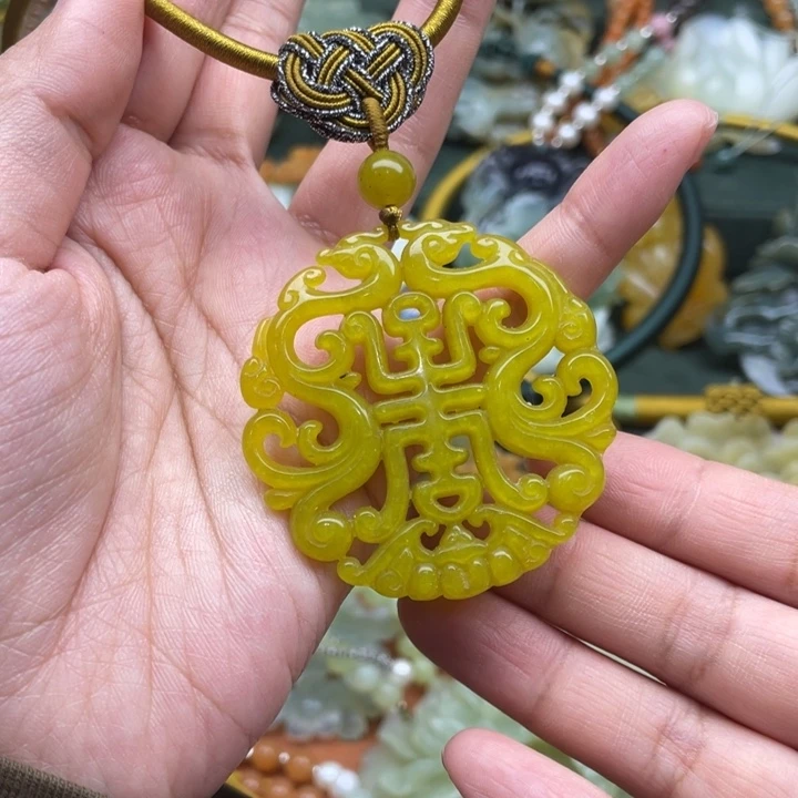 蛇纹石玉吊坠合金