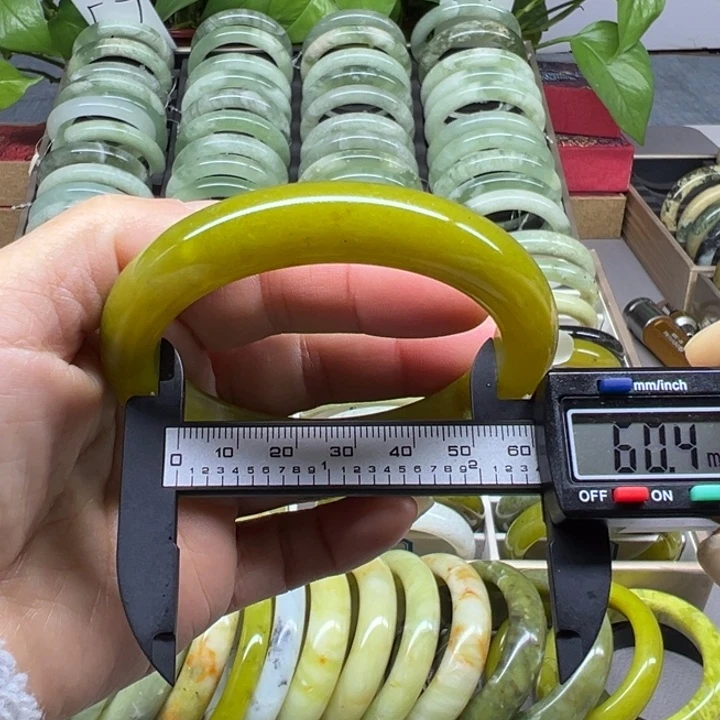 蛇纹石玉未镶嵌手镯29