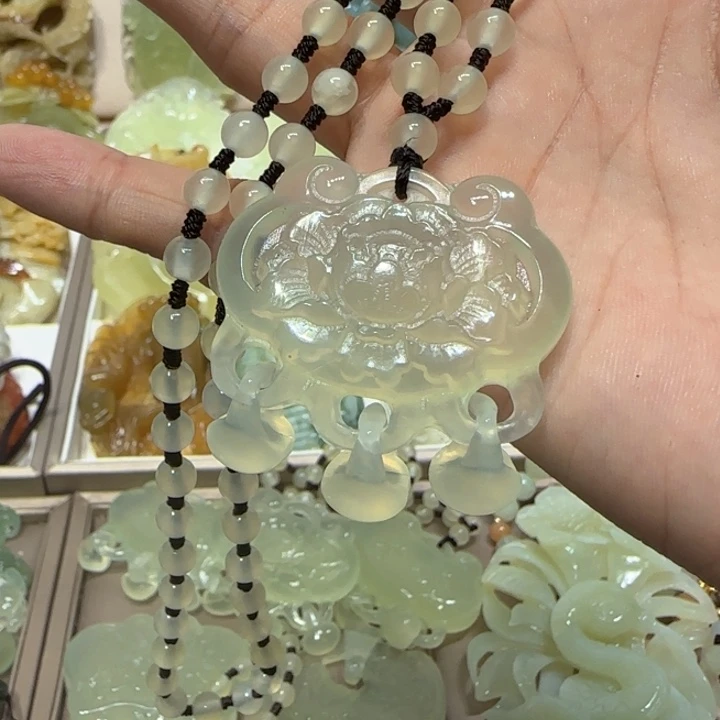 蛇纹石玉吊坠未镶嵌