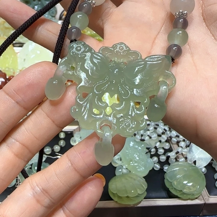 蛇纹石玉未镶嵌吊坠
