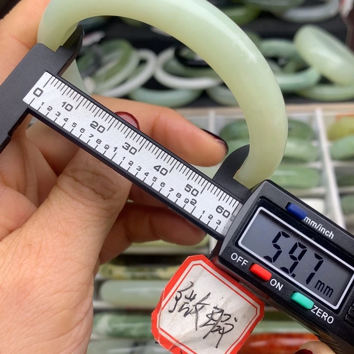蛇纹石玉未镶嵌手镯556