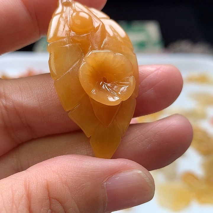 可***子石英质玉未镶嵌颈饰