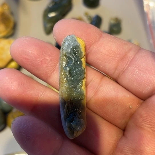 皇***茶岫岩河磨玉（透闪石质玉）未镶嵌挂件