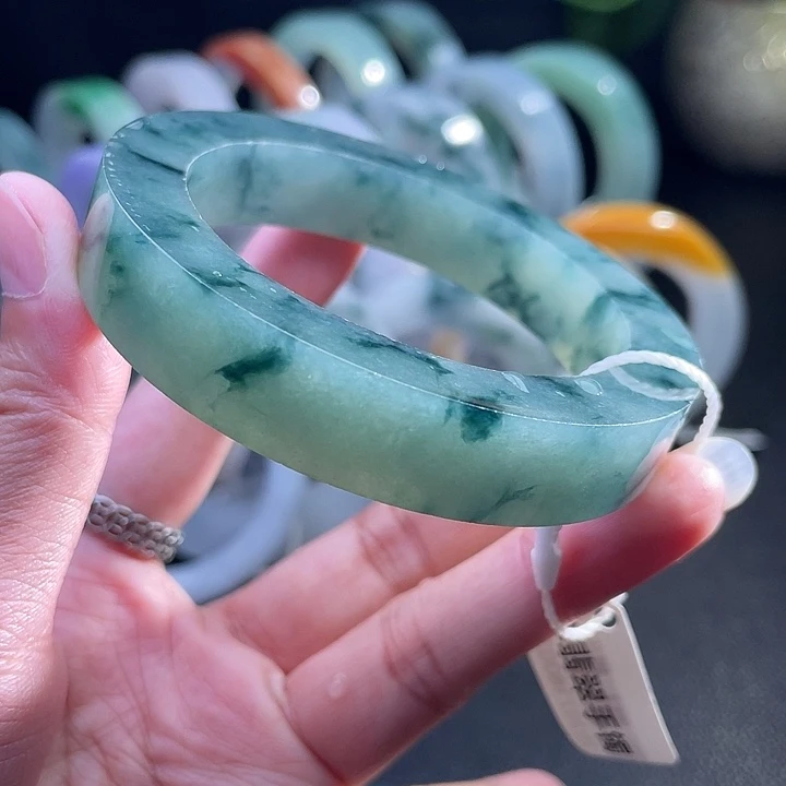 定制翡翠未镶嵌翡翠手镯