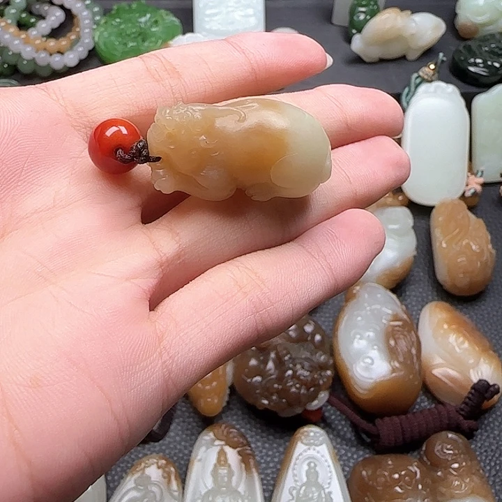 颈饰未镶嵌和田玉