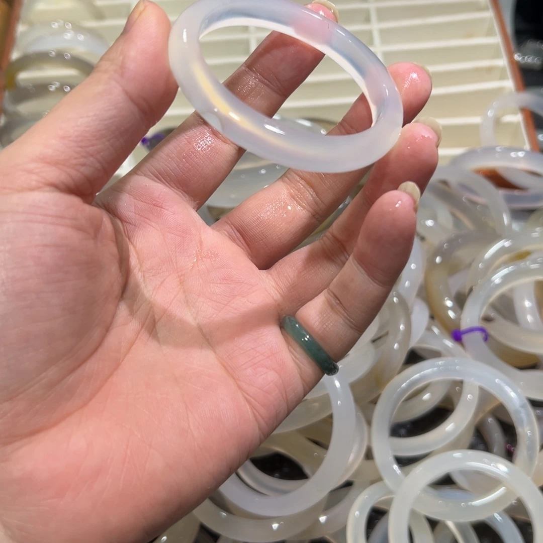 玛瑙/玉髓未镶嵌手镯5253圈有包容2.1