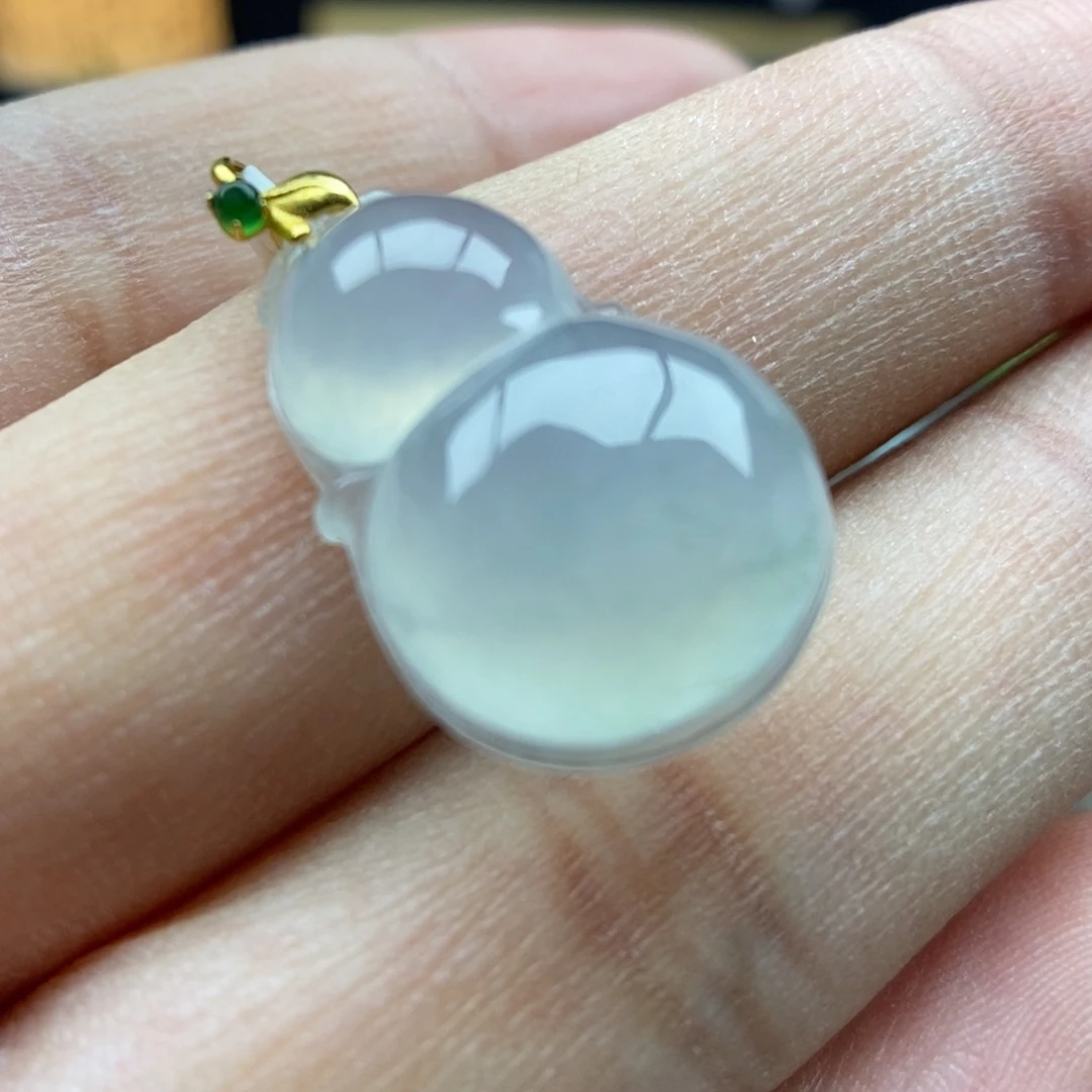 翡翠18K金镶嵌颈饰吊坠