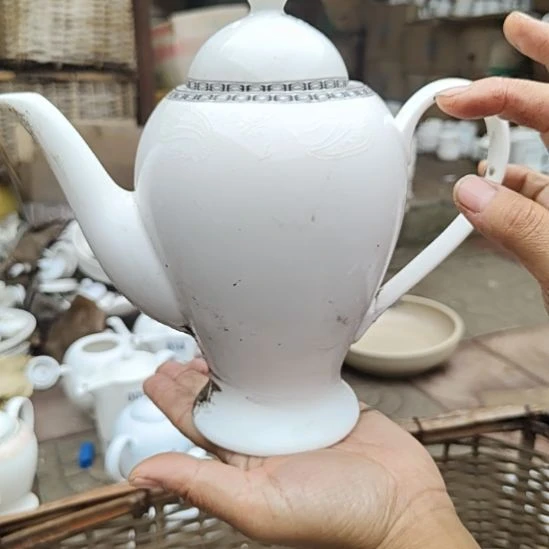 库存微瑕多孔茶壶一个