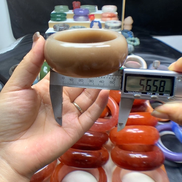 未镶嵌手镯石英质玉