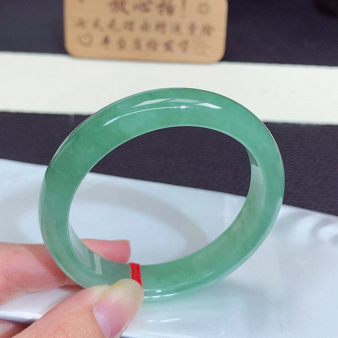 翡翠未镶嵌手镯555