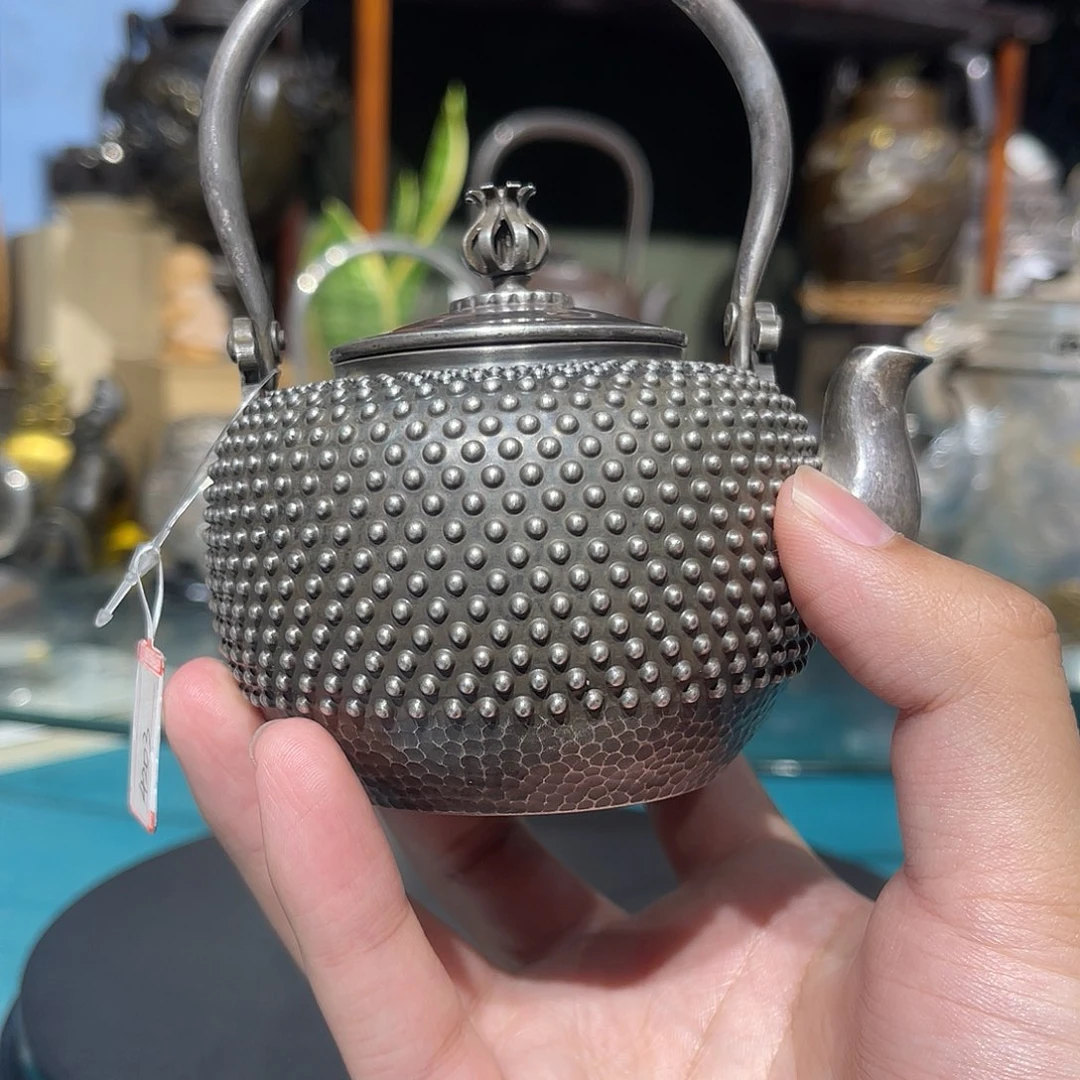 一个纯银小提梁壶一个