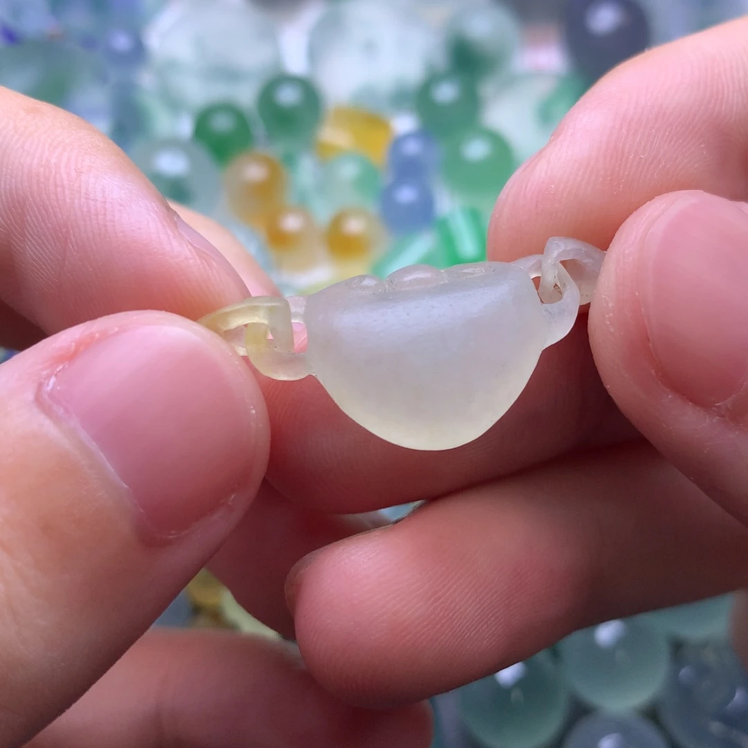 定制翡翠未镶嵌挂件