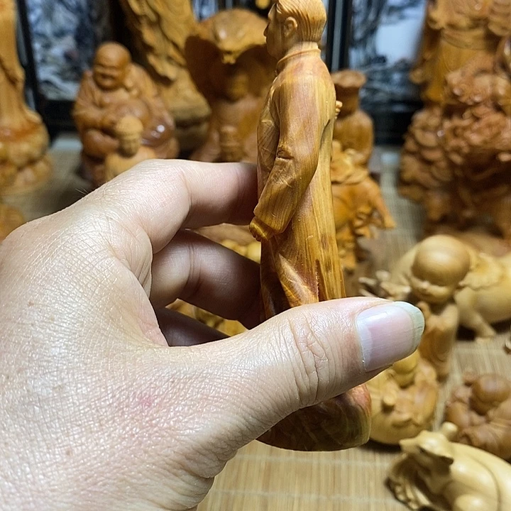 卡***戎柏木（崖柏）伟人摆件伟人