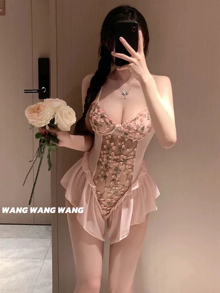 [WANG]禁欲系蕾丝花蔓连体性感睡裙
