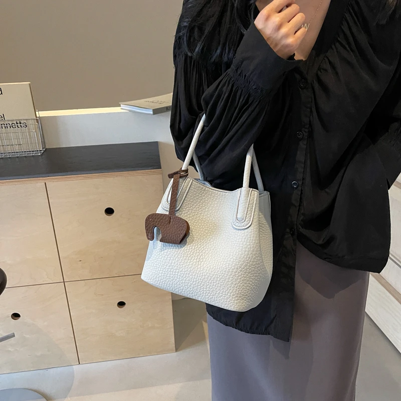 女士简约A601-A700托特包休闲百搭黑色单肩包通勤风布包刺绣/绣花