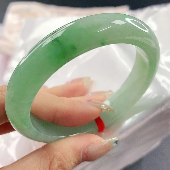 未镶嵌手镯翡翠，825