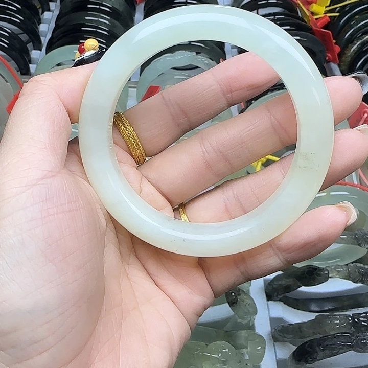 蛇纹石玉未镶嵌手镯