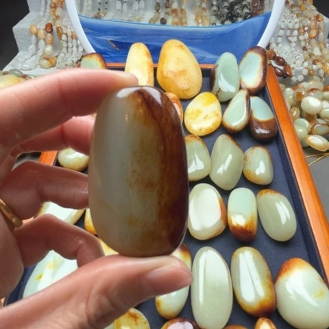 和田玉颈饰未镶嵌聪***人