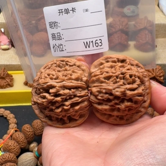 青***去桃核把件文玩工作室有没有人的时候