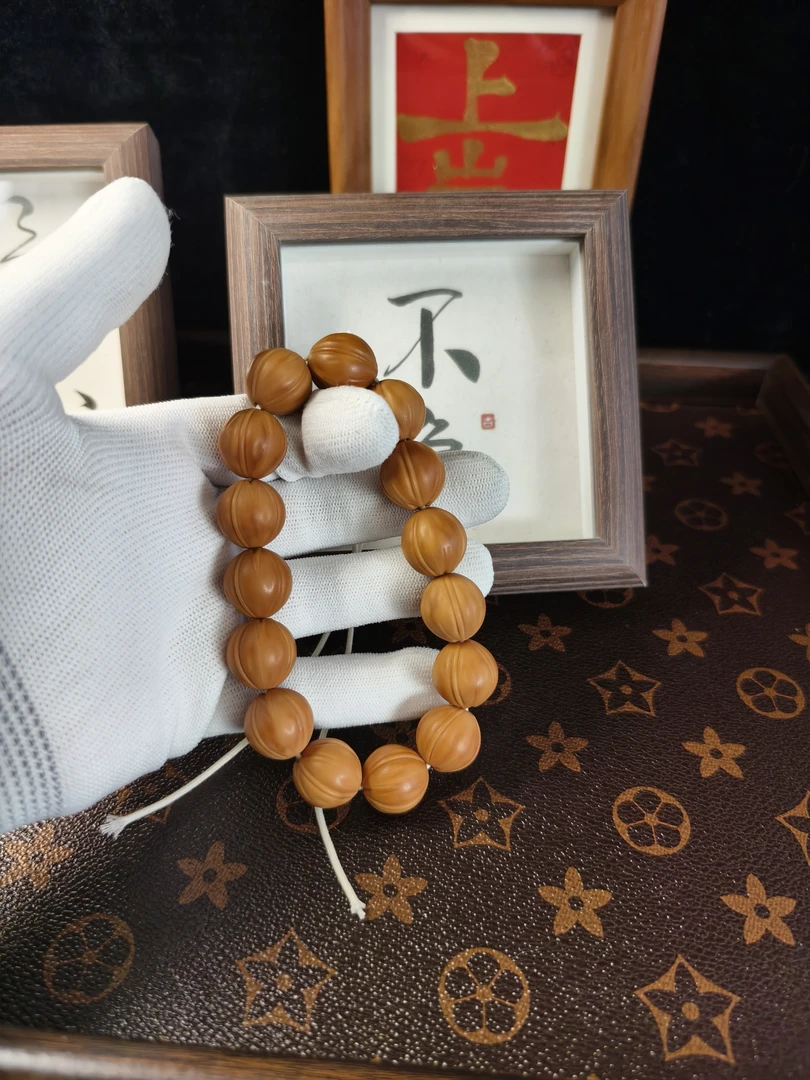 【承露文玩】原皮原色猴头四花铁核