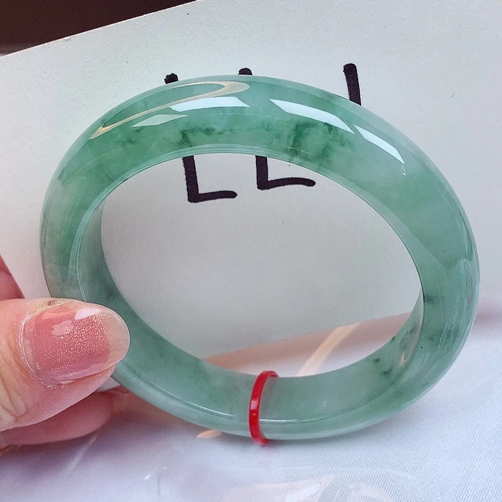 翡翠手镯未镶嵌翡翠