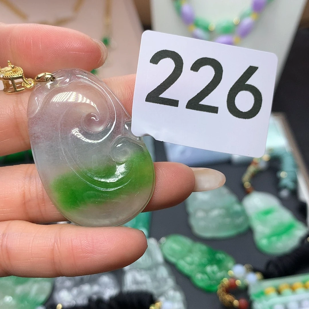 翡翠颈饰未镶嵌在